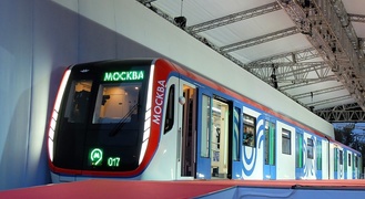 LED pásky na dveřích IFE zvyšují bezpečnost moskevského metra